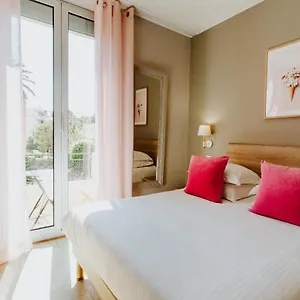 *** Hotel Le Petit Castel France