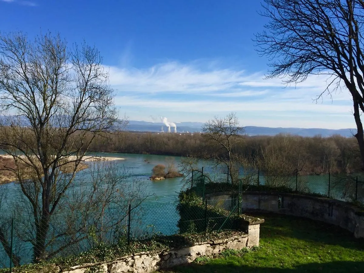 Le Donjon D'Anthon Bed & Breakfast