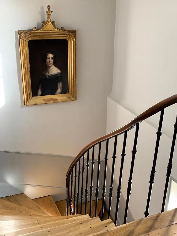 Le Donjon D'Anthon Bed & Breakfast